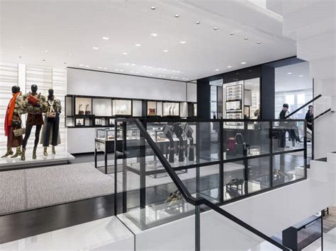 Chanel香奈儿最新卡尔加里旗舰店设计，延续经典的黑白风格 – 米尚丽零售设计网 MISUNLY- 美好品牌店铺空间发现者