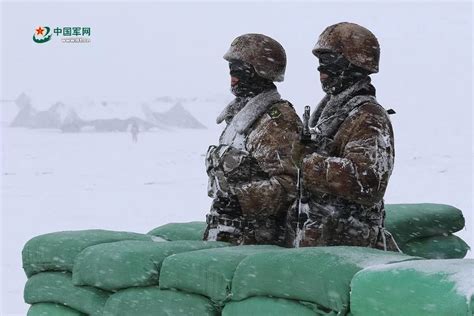 这就是中国军人！海拔4700米，漫天风雪中“两青松”_广东频道_凤凰网