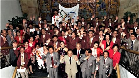 历史性的时刻！2001年北京申奥成功，全国13亿人民呐喊庆祝