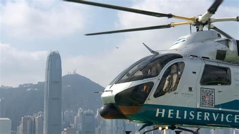 香港举行庆回归升旗仪式 国旗区旗在维港上空“飞行”_新浪图片