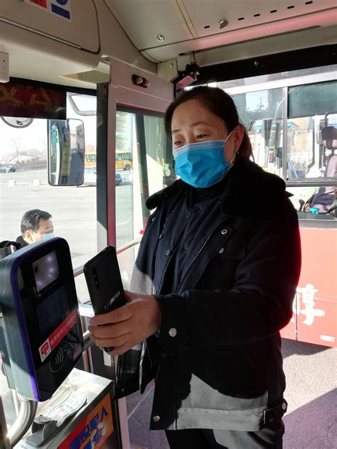 吴忠市打造“绿色+智慧”公交流程 方便市民出行