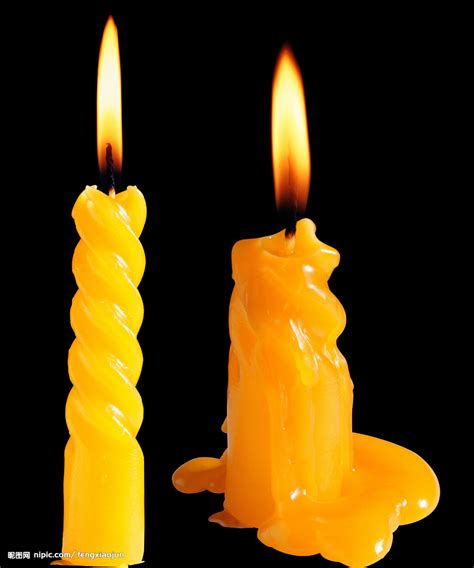 燃烧红色蜡烛和它的倒影图片免费下载_红动网