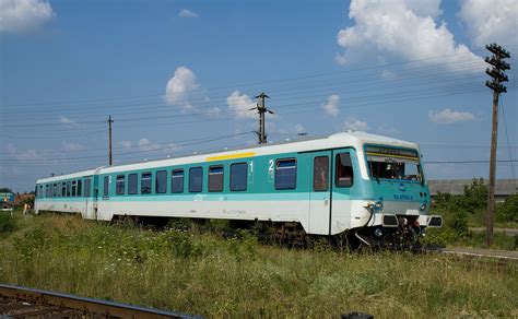 Ein Triebwagen der Baureihe 628 befindet sich auf dem Weg von Aulendorf ...