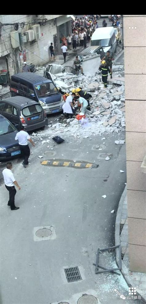 惨烈！今天下午云浮市区某广场气体爆炸，其中一个当场盖上红白蓝胶纸。