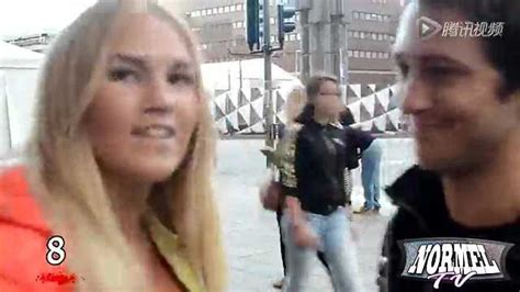 俄两帅哥在瑞典挑战100个女孩接吻