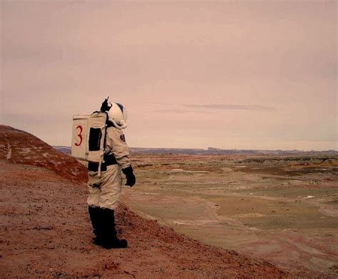 NASA拍到火星废弃无人机，火星男孩波力斯卡称火星人就躲在地下_凤凰科技