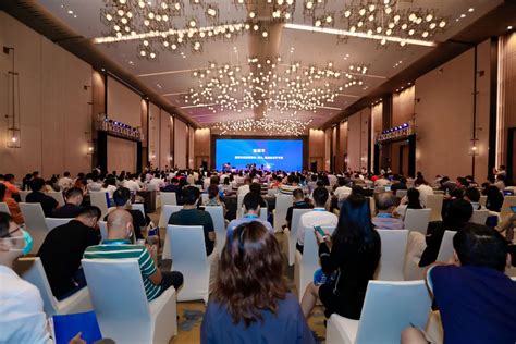 当代中国与世界论坛在京举行，打造治国理政经验交流新平台
