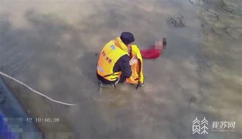 男子不幸溺水生命垂危 水警跳入江中成功救援