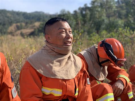 四川凉山森林火灾已扑灭明火，仍有消防员坚守 - 西部网（陕西新闻网）