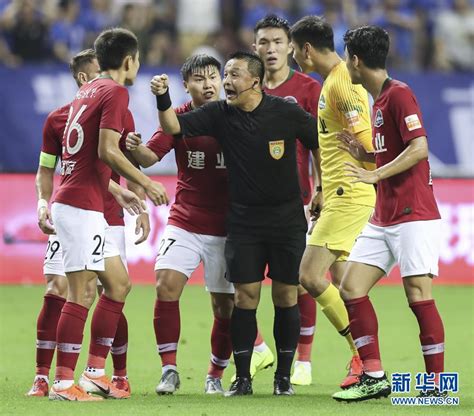 当年中韩足球对决:曹阳陈涛国家队搭档,争议判罚单场3张红牌_腾讯视频