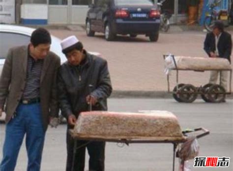 老外在中国买切糕，跟老板说切10块钱的，老板：切不了_新疆