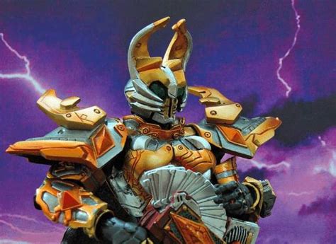 《假面骑士剑》新增骑士，有着紫色皮肤和镰刀，是加强版的格连！