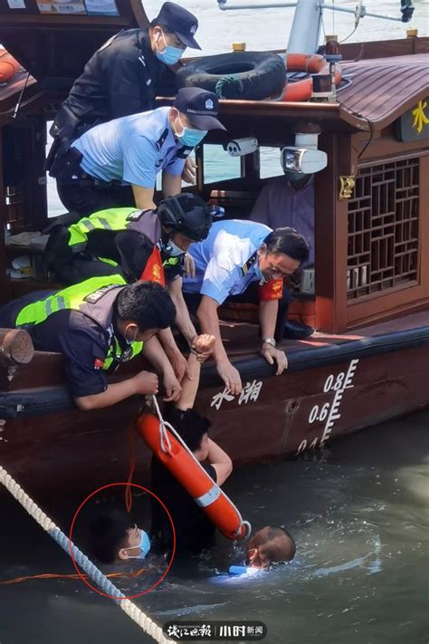 杭州信义坊码头一女子落水，救人者是舟山的一名大学生