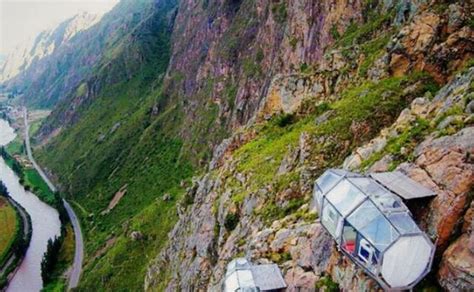 玻利维亚一公交车坠入百米山谷，已致12死20伤_凤凰网视频_凤凰网