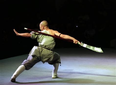 难得一见40年前陈小旺大师太极拳和太极剑法展示，初学者福音！_凤凰网视频_凤凰网