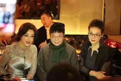 62岁刘晓庆和63岁潘虹近照，一个像18岁，一个还是60岁！