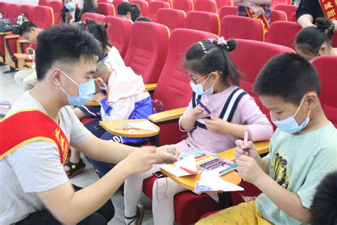 广州“女学霸”做公益10年，海外读博还惦记“流动儿童”