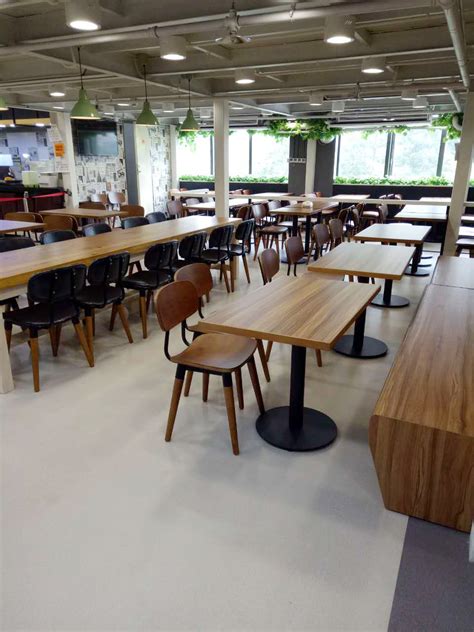 2017食堂餐桌椅生产厂家最新款食堂实木餐桌椅