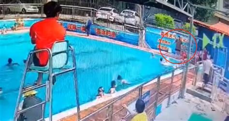 福州一女婴游泳池溺水 母亲玩手机没有察觉 - 2018年8月31日, 俄罗斯卫星通讯社