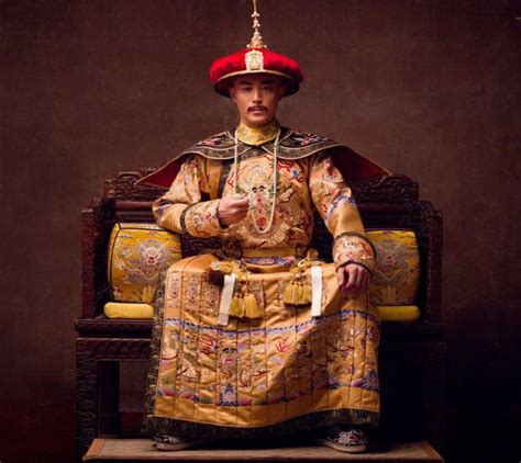 清朝康熙乾隆皇帝在位都在60年以上，他们到底谁的功绩大？-历史随心看