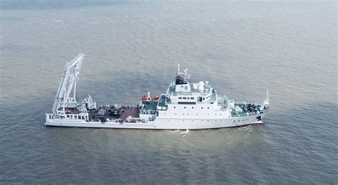 七一一所助力首艘3000吨级大型浮标作业船“向阳红22”交付 - 科技成果 - 上海科学院