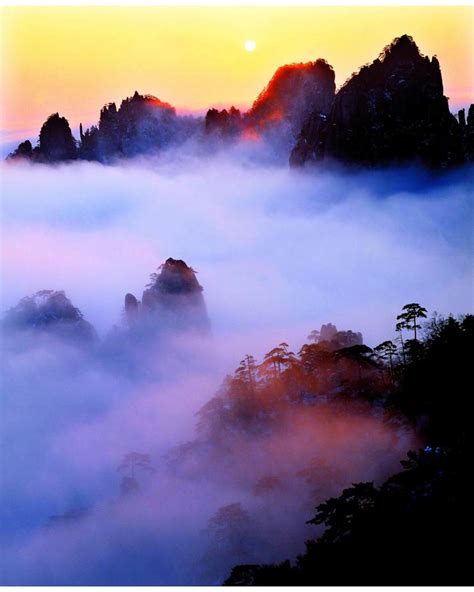 黄山的日出，中国 易云必应壁纸 每日历史壁纸查看