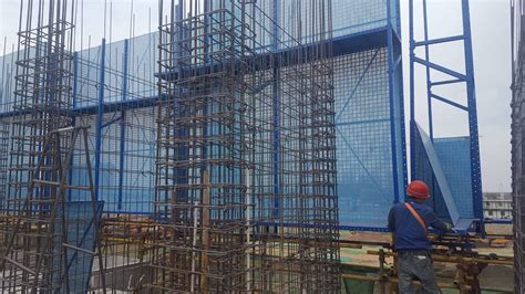 工厂直营附着式全钢爬架网提升脚手架 金属圆孔爬架网 喷塑建筑安全钢网片