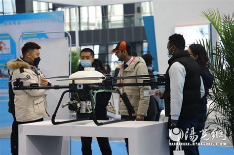 宝鸡市人民政府门户网站 图片新闻 第三届中国（宝鸡）国际机器人暨智能制造展览会开幕