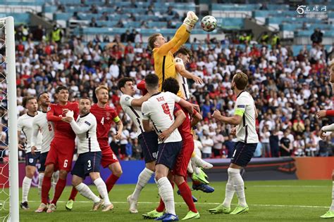 假摔造成争议性点球英格兰得乌龙球助攻首进欧洲杯决赛 - 图说世界 - 龙腾网