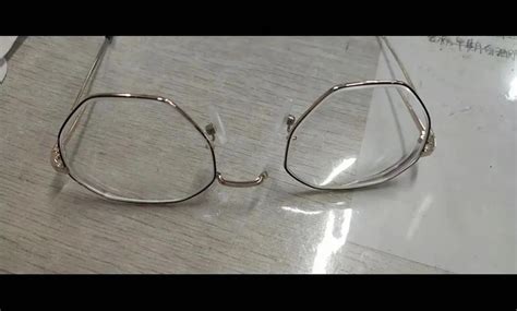 用了这么多年，原来眼镜布不是用来擦眼镜的？难怪镜片上有划痕！ - 知乎