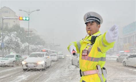 洛阳交警为9万余名高考学子保驾护航，凡考务车辆必重点保通-大河新闻
