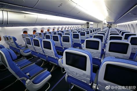 新航客机突遇气流致乘客被抛起撞破舱顶 22人受伤(图)——人民政协网
