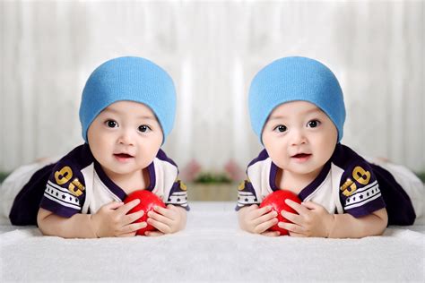 可爱双胞胎宝宝高清图片下载-找素材