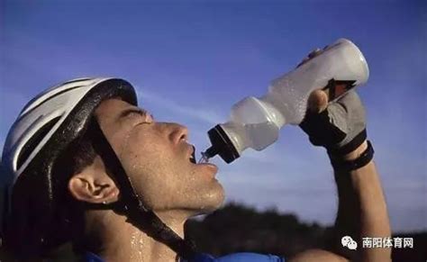 体育常识：运动后大量饮水会导致死亡_补水