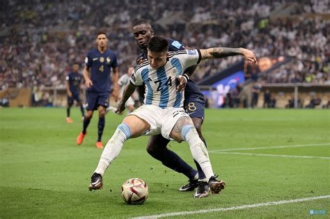 国家队首秀助攻梅西破门！阿根廷21岁新秀：我有机会参加世界杯|恩佐|B费|莱昂内尔·梅西_新浪新闻