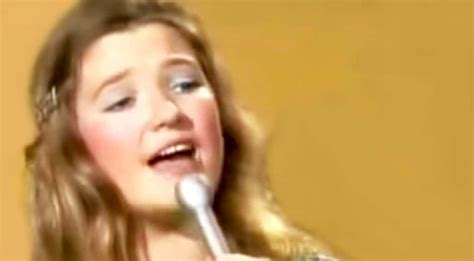 Watch A Teenage Tanya Tucker Gracefully Sing Her First #1 Hit, ‘What’s ...