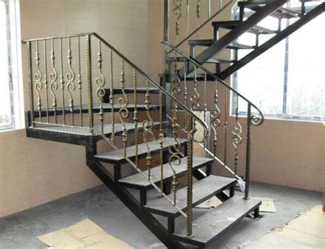 装饰公司做楼梯装修时扶手有哪几种形式？_合抱木装修网