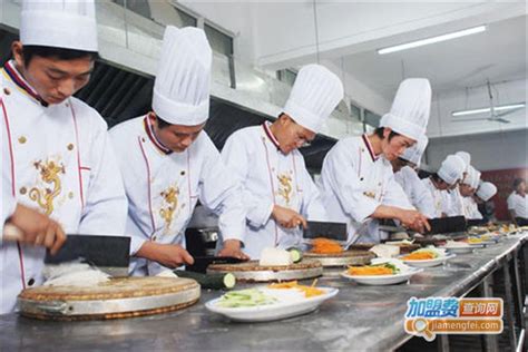学校组织食堂从业人员进行食品安全专项培训-深圳北理莫斯科大学新闻网