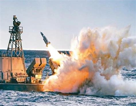 历史上的今天5月26日_1967年中国首次成功发射地对地中程导弹。