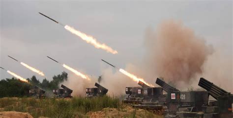 对付印度杀手锏！中国PHL03火箭炮齐射火力强劲