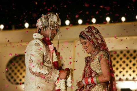 中国小伙娶印度美女为妻, 印度新娘面对这婚礼场面不知所措