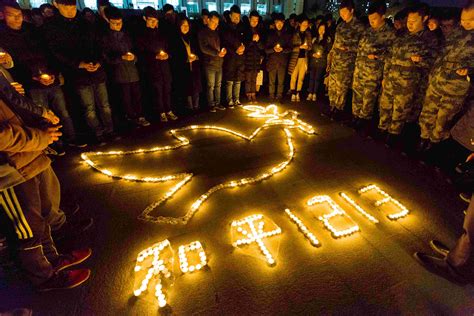 东南大学举行烛光祭活动纪念南京大屠杀遇难同胞