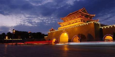 云南曲靖南城门, 著名地标性建筑, 非常雄伟壮观!