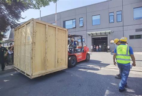 设备装卸车-苏州华川精密设备搬运有限公司