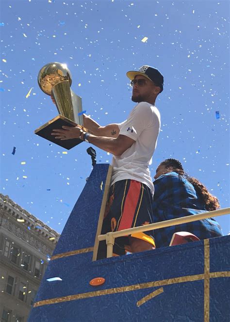 2018 NBA总冠军勇士游行回放-体育-腾讯视频