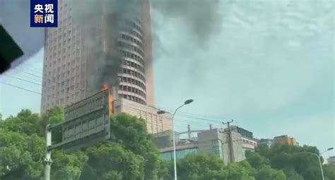 烧四天吞两命:香港工业大厦大火为何这么凶？