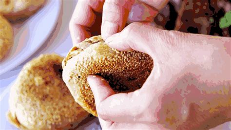 老北京芝麻酱烧饼，在家里也能轻松制作，一口咬下去，满口焦香酥脆，越嚼越香_东方养生频道_东方养生