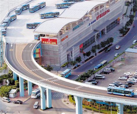 航拍厦门BRT轻工食品园站周边商圈景色