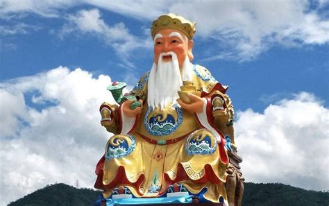 古代中国传说土地神,为什么要拜祭土地神(功能极强的神明)-小狼观天下