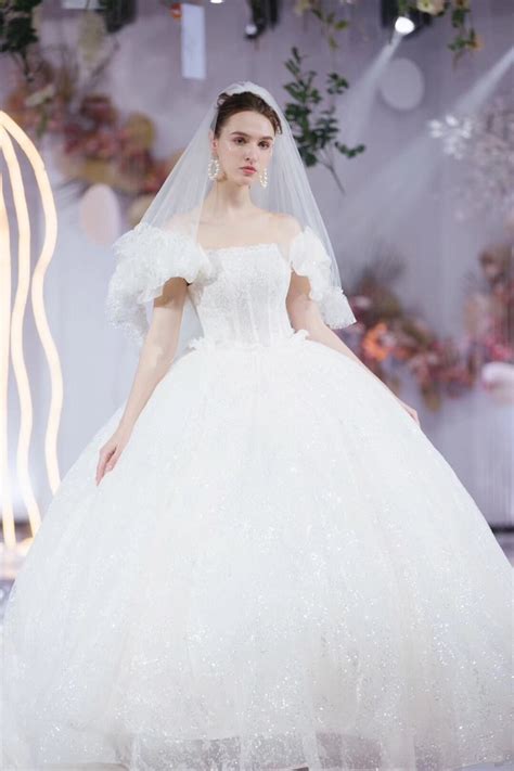 AMYLI WEDDING—婚纱礼服 西班牙LASPOSA国际婚纱品牌_艾米丽新娘造型经典造型_武汉得意结婚网